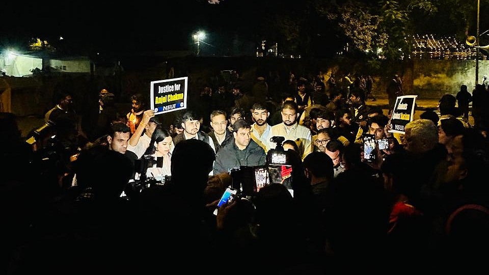 ’نفرت نے اینجل چکما کا قتل کیا اور خاموشی نے قصورواروں کو بچایا‘، این ایس یو آئی نے جنتر منتر پر نکالا کینڈل مارچ