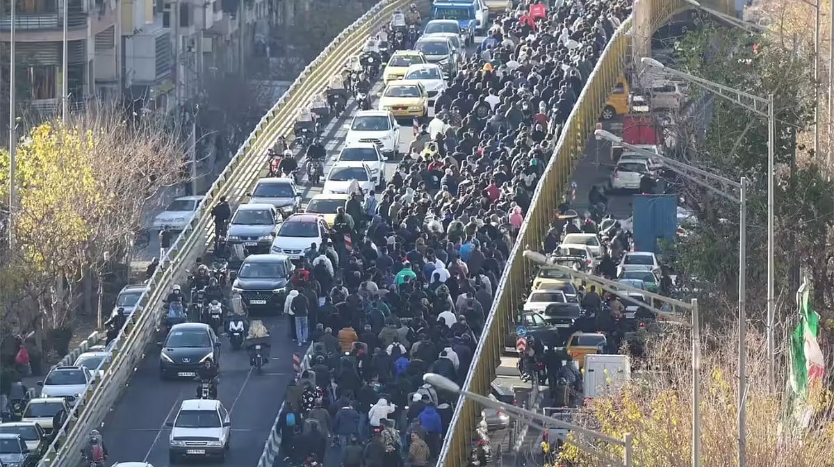 ایران میں مہنگائی کے خلاف شدید احتجاج، آسٹریلیا کا اپنے شہریوں کے لیے فوری انخلا کا مشورہ