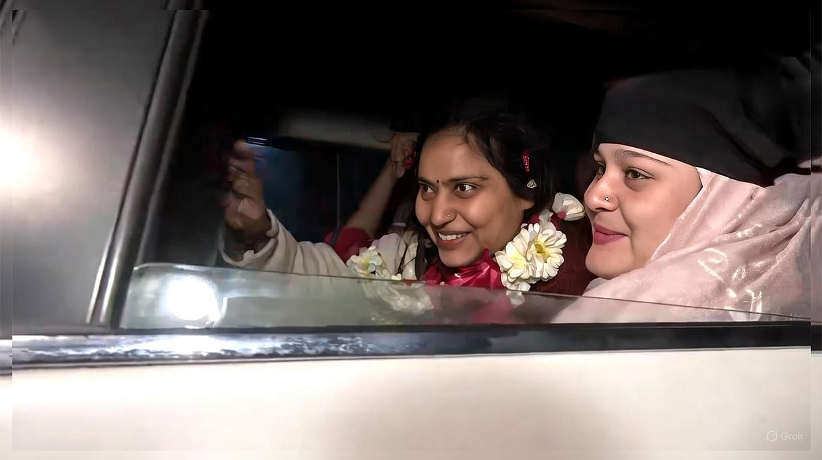 دہلی فسادات سازش معاملہ: عدالت کے حکم کے بعد گلفشاں فاطمہ سمیت چار ملزمان کی رہائی، جیل کے باہر جذباتی مناظر