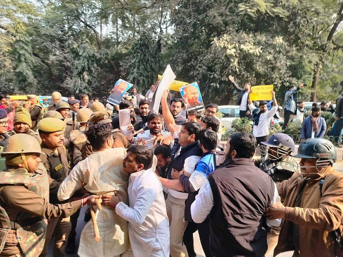 این ایس یو آئی کے ’منریگا بچاؤ سنگرام مارچ‘ پر پولیس کی بربریت، وارانسی میں قومی صدر ورون چودھری گرفتار