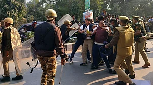 منریگا بچاؤ مارچ پر پولیس بربریت: این ایس یو آئی صدر ورن چودھری کا دو ٹوک اعلان- ’نہ جھکیں گے، نہ رکیں گے‘