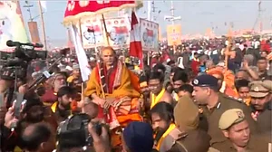 مونی اماوسیہ کے دوران سنگم کے ساحل پر ہنگامہ، شنکراچاریہ ایوی مکتیشورانند کا اسنان سے انکار