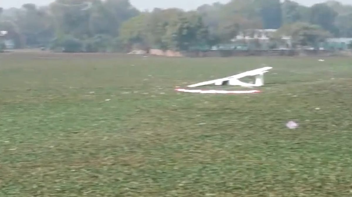 پریاگ راج میں ایئر فورس کا ’تربیتی طیارہ‘ تالاب میں گر کر تباہ، دونوں پائلٹ محفوظ