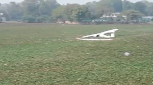 پریاگ راج میں ایئر فورس کا ’تربیتی طیارہ‘ تالاب میں گر کر تباہ، دونوں پائلٹ محفوظ