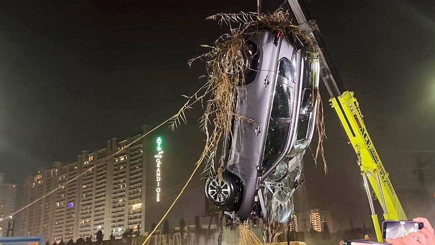 نوئیڈا حادثہ: یوراج کی گاڑی چوتھے دن برآمد، بلڈر کو جیل بھیجا گیا