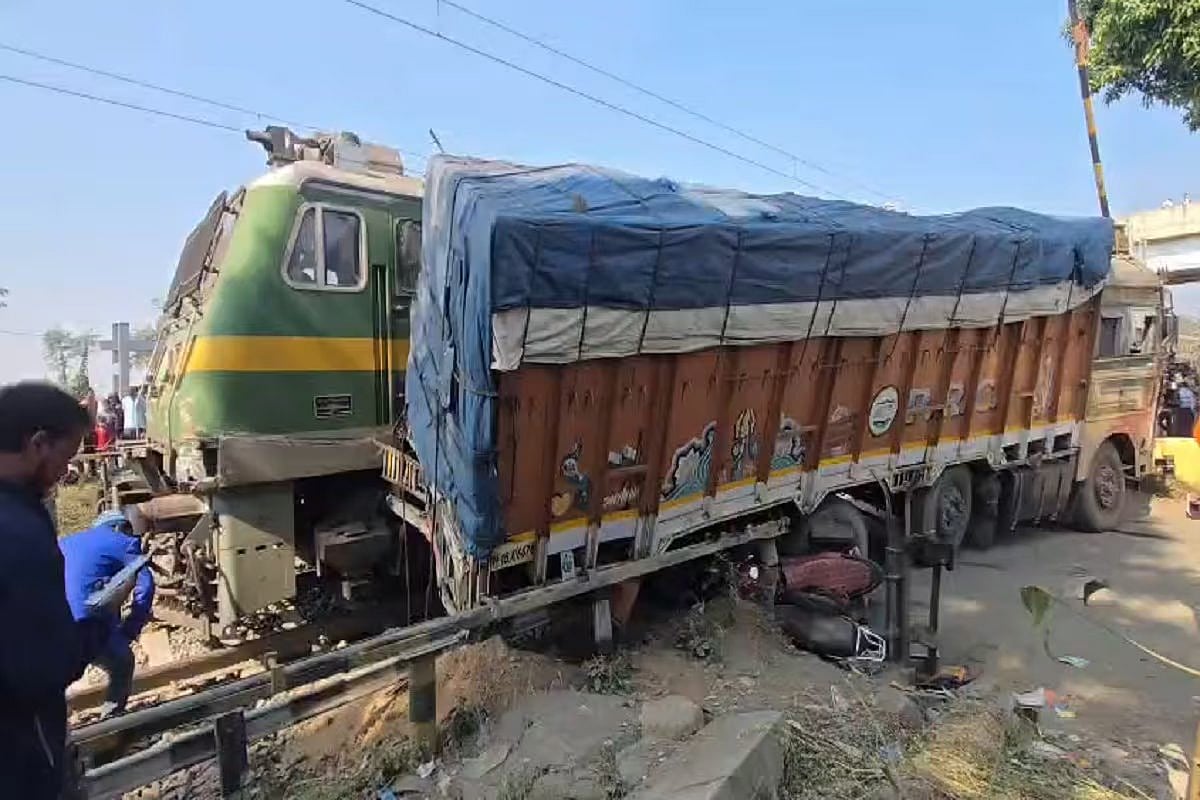 جھارکھنڈ میں ٹرین اور ٹرک کے درمیان شدید ٹکر، کئی لوگوں کے زخمی ہونے کا اندیشہ