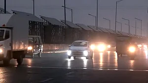 شمالی ہندوستان میں موسم کی کروٹ، دہلی-این سی آر میں بارش اور جموں و کشمیر میں برف باری