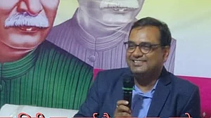 دربھنگہ ایمس کا مین گیٹ تیار ہونے میں لگ گئے 10 سال! کانگریس نے مودی حکومت کو بنایا نشانہ