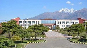 کورس منسوخی کے بعد ویشنو دیوی کالج کے ایم بی بی ایس طلباء کو 7 میڈیکل کالجوں میں ملی جگہ