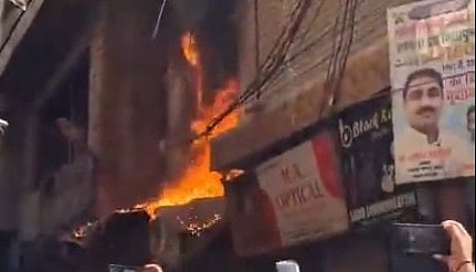دال منڈی: بلڈوزر کارروائی کے دوران ایک مکان مالک نے اپنے مکان کو کر دیا آگ کے حوالے