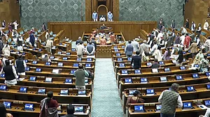 کارروائی شروع ہونے کے ایک منٹ کے اندر ہنگامہ، لوک سبھا مسلسل تعطل کے بعد ملتوی