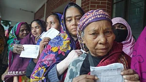 بنگلہ دیش میں عام انتخابات اور رائے شماری، سخت سکیورٹی میں 299 حلقوں میں ووٹنگ جاری
