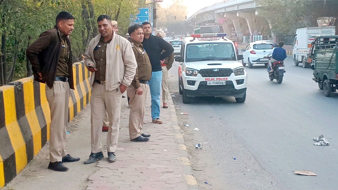 دہلی میں تین لوگوں کے قتل معاملے میں فیروز آباد کا ملزم  تانترک قمر الدین بابا گرفتار!