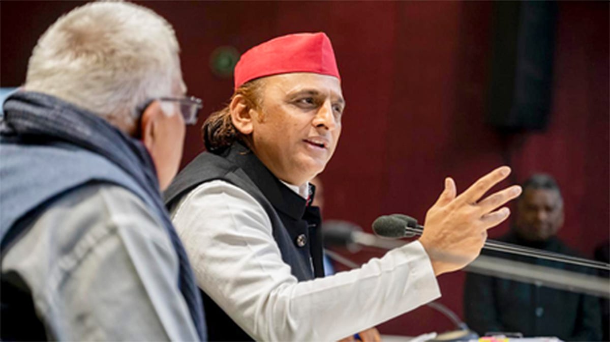 شنکراچاریہ کے خلاف نازیبا کلمات لفظی تشدد اور گناہ، اکھلیش یادو کا سی ایم یوگی پر حملہ