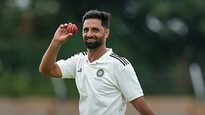 <div class="paragraphs"><p>جموں و کشمیر کے تیز گیندباز عاقب نبی، تصویر ’ایکس‘ <a href="https://x.com/ESPNcricinfo">@ESPNcricinfo</a></p></div>