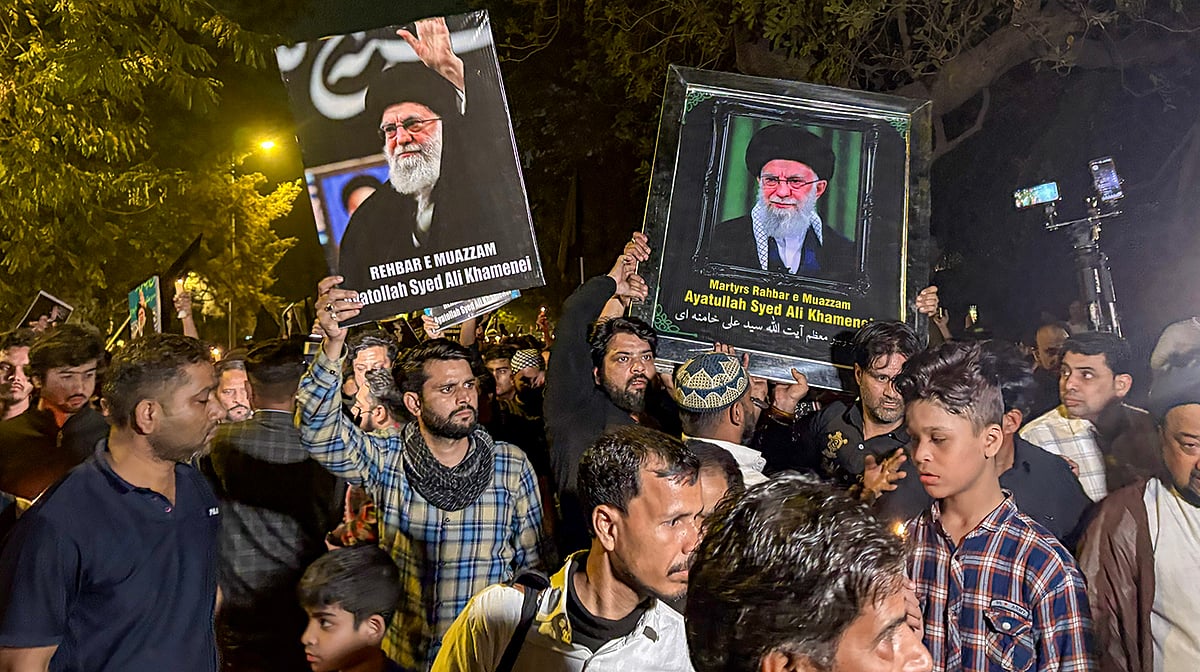 خامنہ ای کی شہادت: ہندوستان کے مختلف شہروں میں احتجاج، کشمیر میں تعلیمی ادارے دو روز کے لیے بند