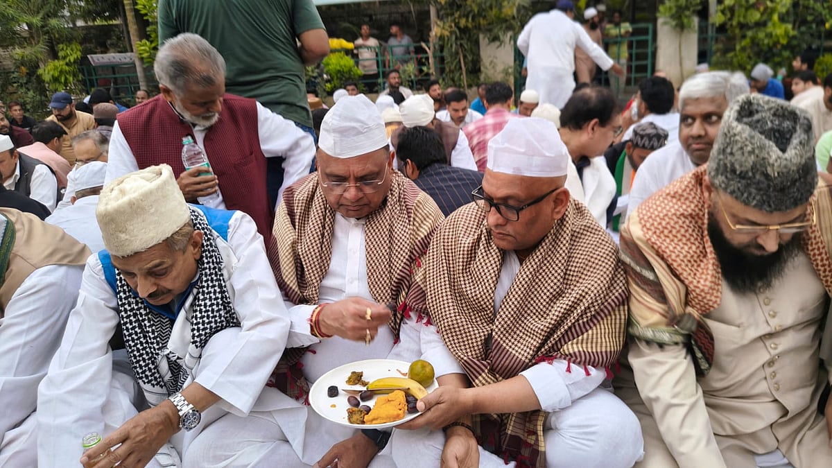 اتر پردیش ریاستی کانگریس دفتر میں افطار پارٹی کا اہتمام، دیکھنے کو ملی ہندوستان کی اصل تصویر