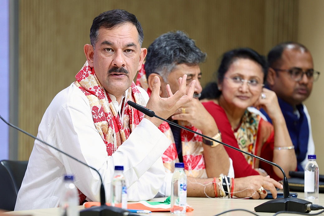 آسام اسمبلی انتخاب سے عین قبل آسام گن پریشد کے سرکردہ لیڈر جینت کھاؤند سمیت کئی شخصیات کانگریس میں شامل