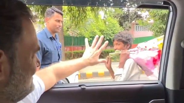 سڑک پر نظر آئی ’محبت کی دکان‘، پھول فروخت کرتے بچے نے راہل گاندھی سے پوچھا ’ہاؤ آر یو؟‘