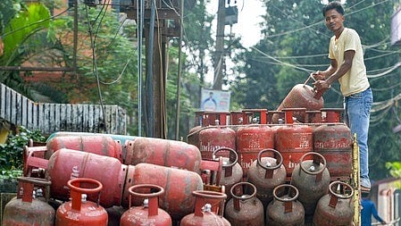 انڈین آئل کی بڑی کارروائی، 10600 معائنوں کے بعد کئی ایجنسیوں کو نوٹس