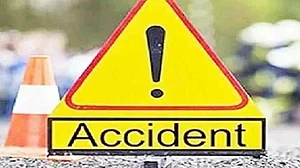 گجرات میں سڑک کنارے پیدل چل رہے ’تیرتھ یاتریوں‘ کو ٹرک نے روند دیا، 7 لوگوں کی موت، متعدد زخمی
