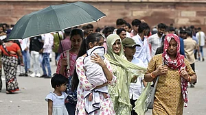 شمالی ہندوستان کو بارش اور طوفان سے نہیں ملی راحت، درجہ حرارت 45 ڈگری سیلسیس سے تجاوز، دہلی میں گرمی بڑھنے کا امکان