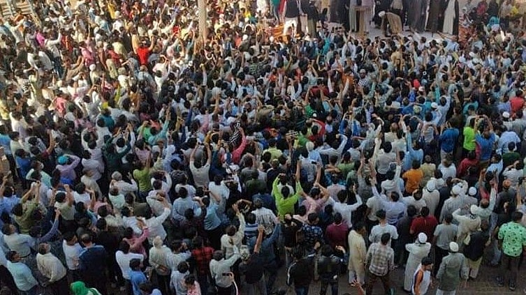 اتر پردیش: 69 ہزار ٹیچر بھرتی معاملے میں پھر سڑکوں پر اترے امیدوار، یوگی حکومت پر دلتوں کو آگے ‏نہ بڑھانے کا الزام