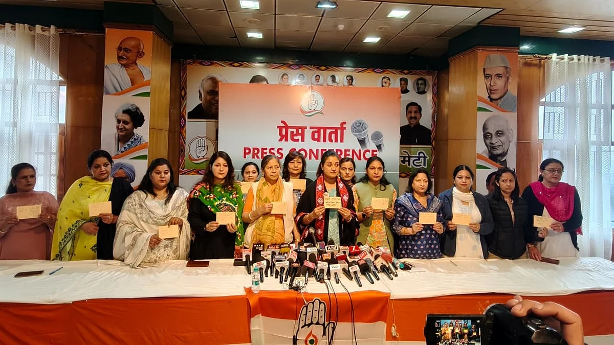 <div class="paragraphs"><p>الکا لامبا، تصویر بشکریہ&nbsp;@MahilaCongress</p></div>
