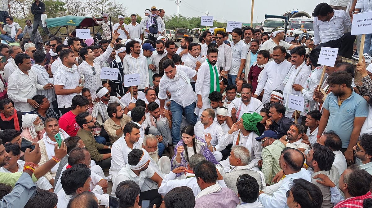 مدھیہ پردیش میں کسانوں کے مسائل پر کانگریس کا ’سڑک ستیہ گرہ‘، ممبئی-آگرہ قومی شاہراہ پر چکہ جام