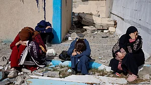 <div class="paragraphs"><p>غزہ میں اسرائیلی کاروائیوں سے متاثر افراد (فائل فوٹو)</p></div>