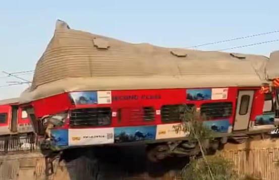 اتراکھنڈ میں بے قابو ہوئی ’اُجینی ایکسپریس‘، دیوار توڑ کر انجن اور کوچ پٹری سے اترے
