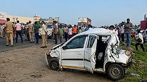 جے پور میں وزیر اعلیٰ بھجن لال شرما کے قافلے کے دوران مچی افراتفری، تیز رفتار بس نے 8 کاروں کو ماری ٹکر