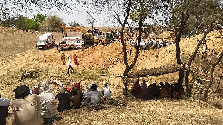 مدھیہ پردیش: کنویں کی کھدائی کے دوران مٹی دھنسنے سے اندوہناک حادثہ، 5 مزدوروں کی موت