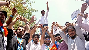 <div class="paragraphs"><p>آن اسکرین مارکنگ کے خلاف احتجاجی مظاہرہ کا منظر</p></div>
