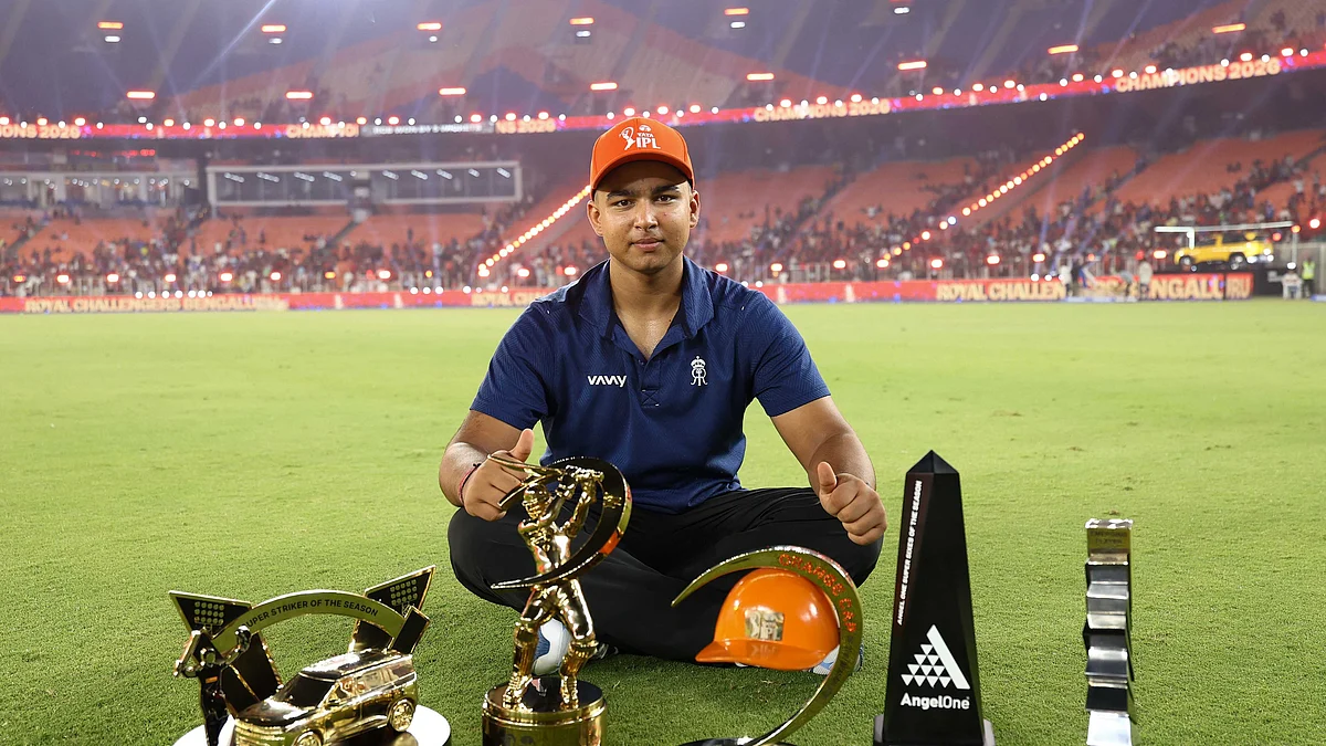 <div class="paragraphs"><p>ویبھو سوریہ ونشی ایوارڈز کے ساتھ، تصویر ’ایکس‘ <a href="https://x.com/IPL">@IPL</a></p></div>