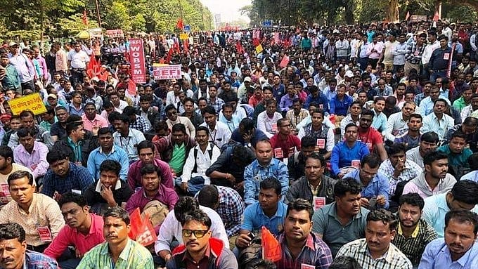 سرکاری ملازمین کی علامتی تصویر