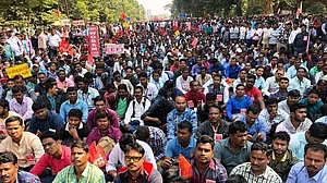 سرکاری ملازمین کی علامتی تصویر