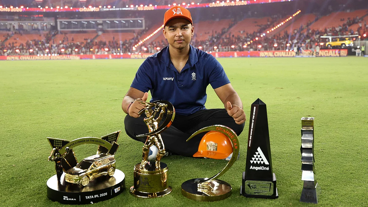 <div class="paragraphs"><p>ویبھو سوریہ ونشی ایوارڈز کے ساتھ، تصویر ’ایکس‘ <a href="https://x.com/IPL">@IPL</a></p></div>