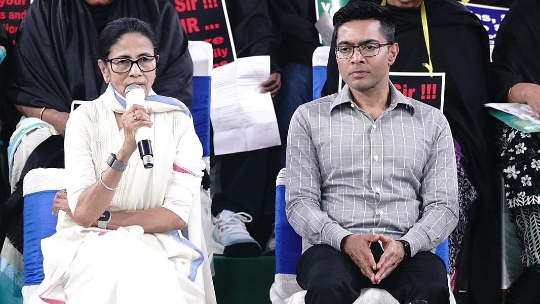 <div class="paragraphs"><p>ممتا بنرجی اور ابھیشیک بنرجی، تصویر بشکریہ @AITCofficial</p></div>
