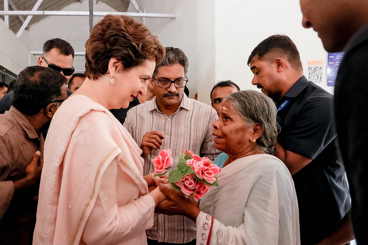 پرینکا گاندھی نے کیرالہ کے تھوور ریلوے اسٹیشن پر نئے پلیٹ فارم شیلٹر کا کیا افتتاح، دیکھیں تصویری جھلکیاں
