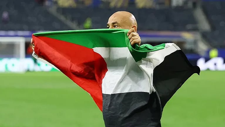 <div class="paragraphs"><p>مصر کے ہیڈ کوچ حسام حسن، تصویر سوشل میڈیا</p></div>