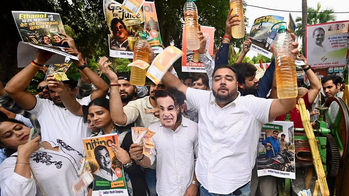 ای-20 ایتھنول پالیسی کے خلاف یوتھ کانگریس کا احتجاج، حکومت پر عوام کی گاڑیوں کو ’تجربہ گاہ‘ بنانے کا الزام