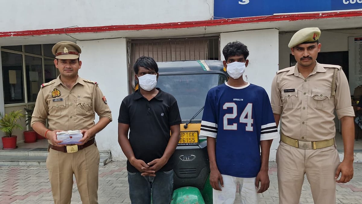 آٹو میں بٹھا کر لوٹنے والے گروہ کا پردہ فاش، دو ملزمان گرفتار، ایک نابالغ تحویل میں
