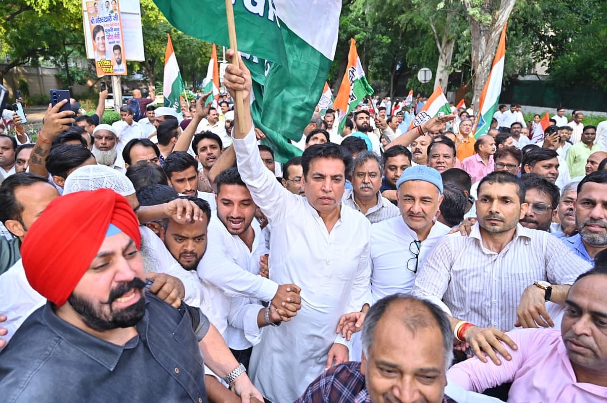 دہلی کانگریس صدر دیویندر یادو کی قیادت میں بی جے پی ہیڈکواٹر کا گھیراؤ