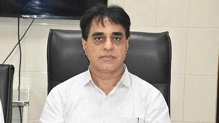 <div class="paragraphs"><p>گجرات کے وزیر صحت&nbsp;پرفل پانشیریا، تصویر آئی اے این ایس</p></div>