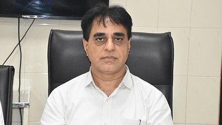 <div class="paragraphs"><p>گجرات کے وزیر صحت پرفل پانشیریا، تصویر آئی اے این ایس</p></div>