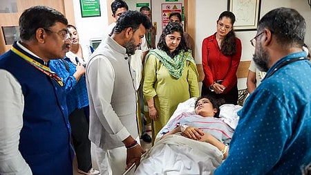 ایئر انڈیا فلائٹ ٹربولنس معاملہ: تمام 13 مسافروں کو اسپتال سے چھٹی، عملے کے 4 اراکین اب بھی زیرِ علاج