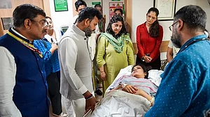 ایئر انڈیا فلائٹ ٹربولنس معاملہ: تمام 13 مسافروں کو اسپتال سے چھٹی، عملے کے 4 اراکین اب بھی زیرِ علاج