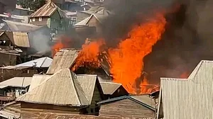 کانگو کے 2 اسکولوں میں لگی خوفناک آگ، 19 طالبات سمیت 26 طلبا جاں بحق، 300 گھر بھی ہوئے خاک!