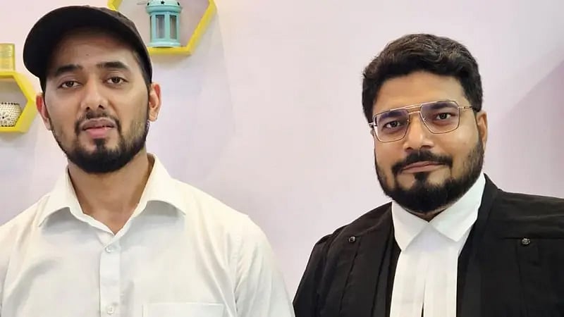 <div class="paragraphs"><p>اپنے وکیل کے ساتھ آیوش ملک / تصویر سوشل میڈیا</p></div>